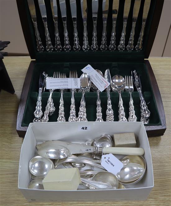 Three silver napkin rings (two boxed), a canteen of Oneida Community Beethoven pattern flatware and sundry loose plated flatware
